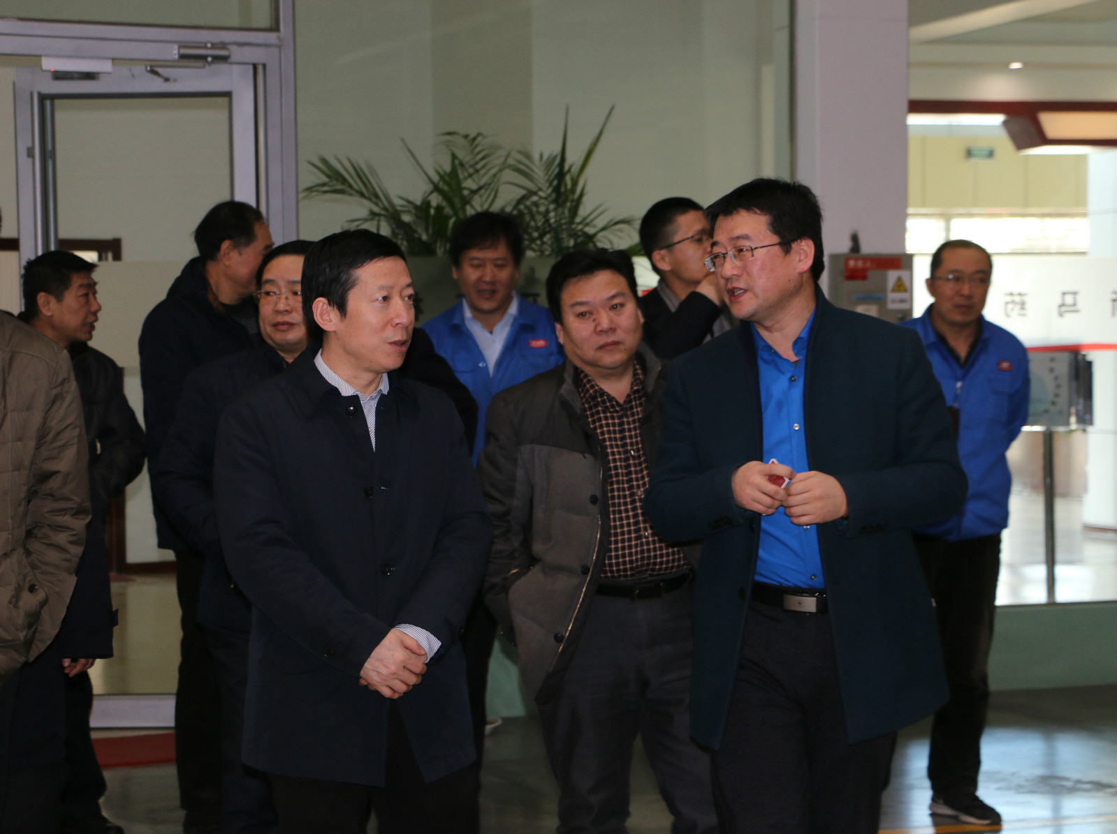 党委书记仇道滨等专家一行在淄博市科技局局长于秀栋,副局长吴建虹等
